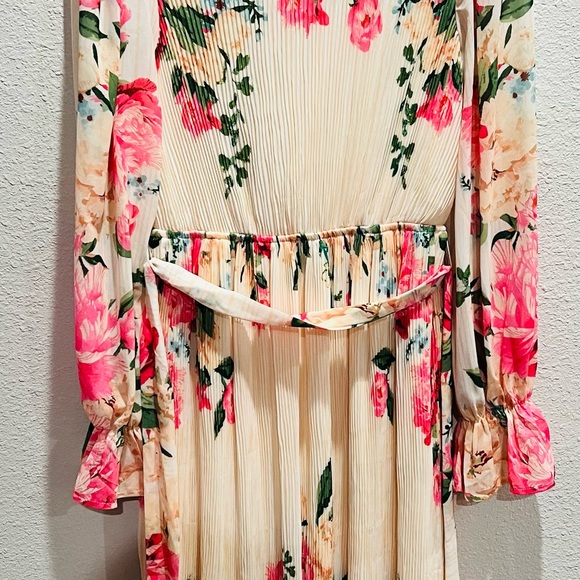 Ivory Floral Dress - Picture 5 of 13